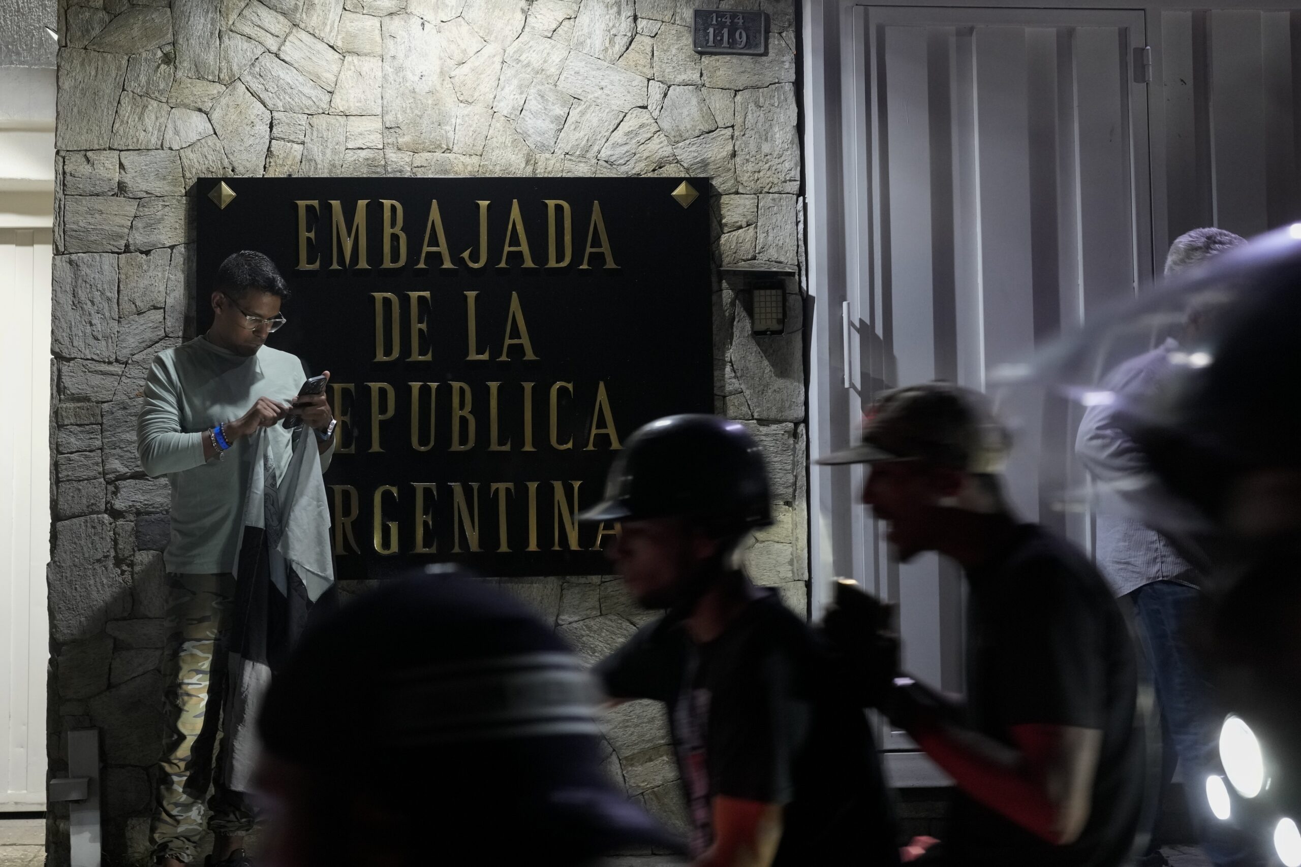 venezuela:-demand-to-stop-“persecution”-against-opposition-refugees-in-argentine-embassy