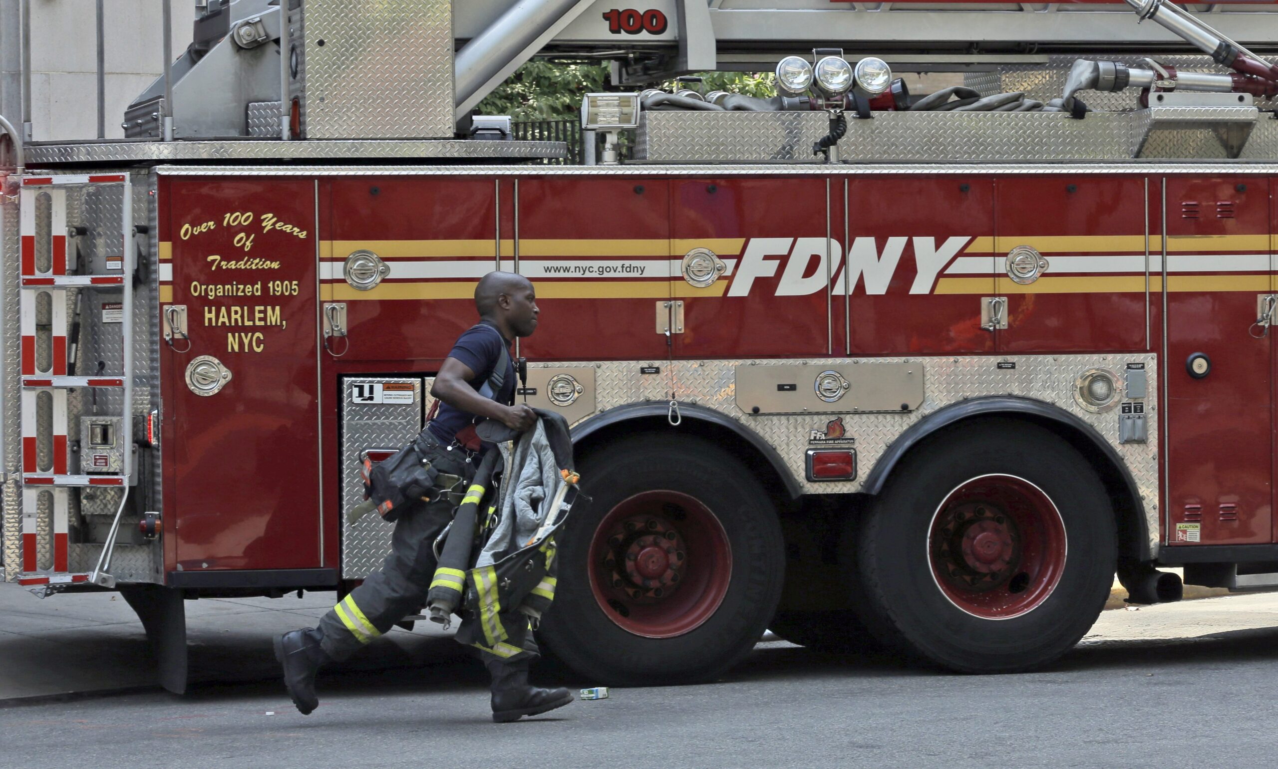 bronx-gas-explosion-leaves-5-injured,-leaving-a-smoking-crater-with-noxious-gases