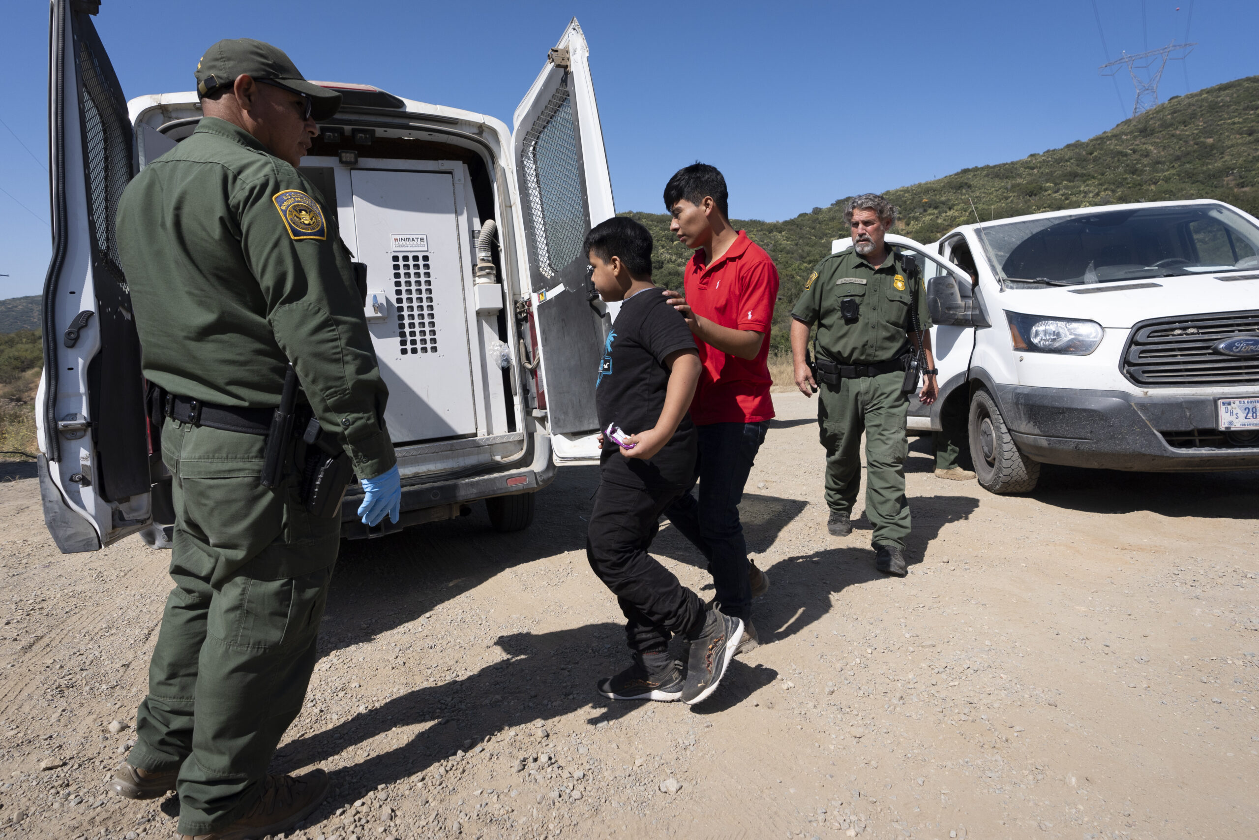 more-than-100-migrant-minors-report-abuse-in-border-patrol-custody:-report