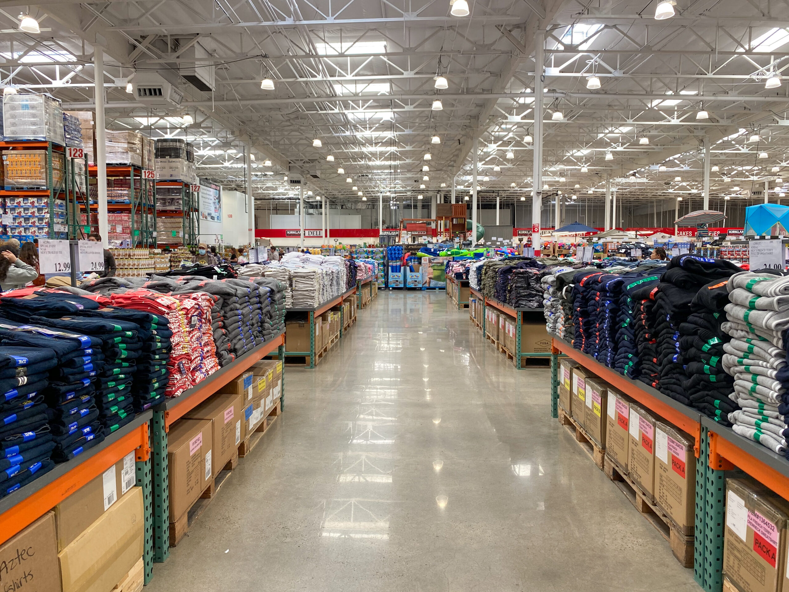 these-are-the-“secret”-warehouses-that-sell-costco-products-at-a-lower-price