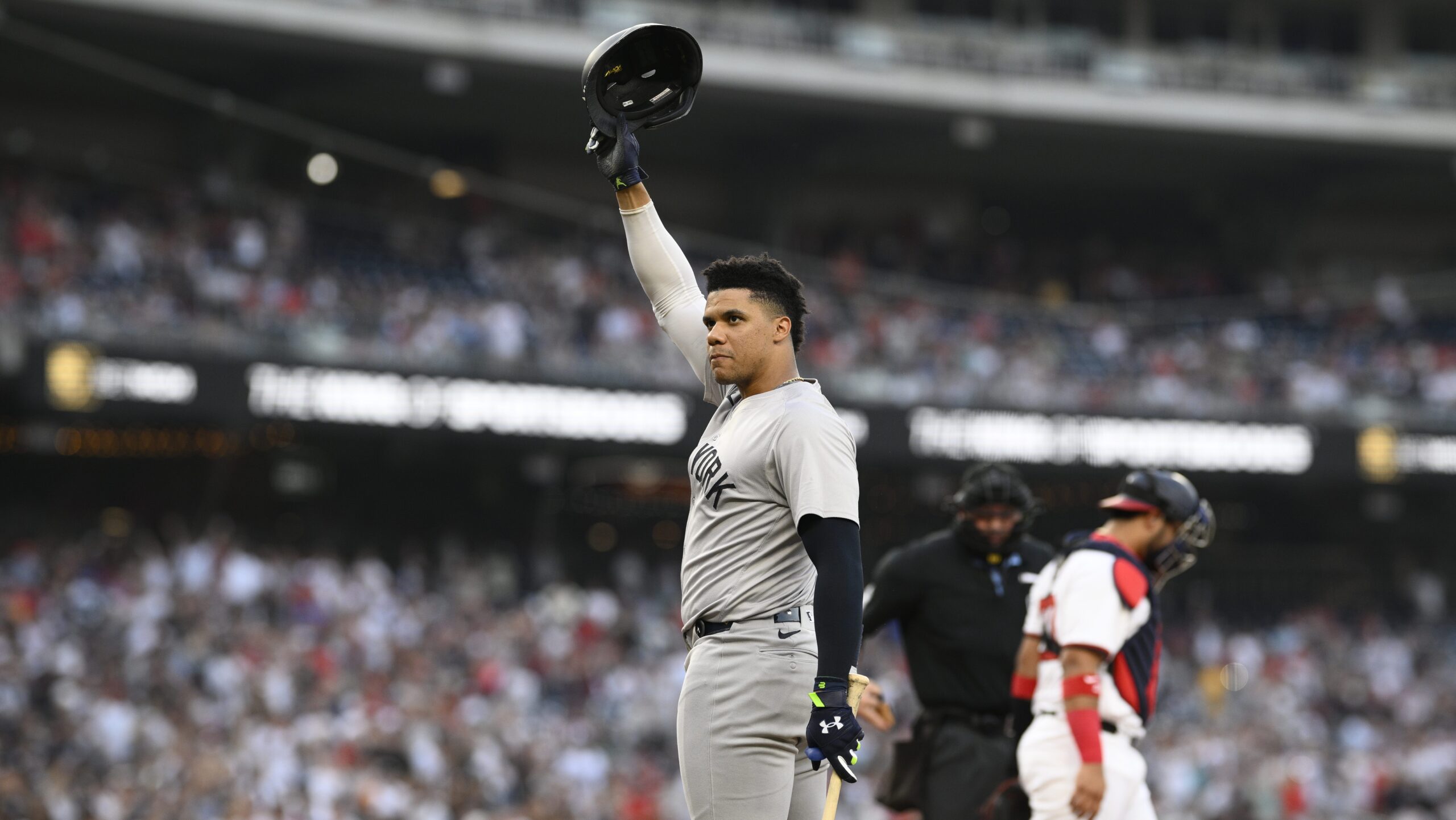 they-assure-that-the-yankees-and-mets-will-have-a-war-to-the-death-for-juan-soto