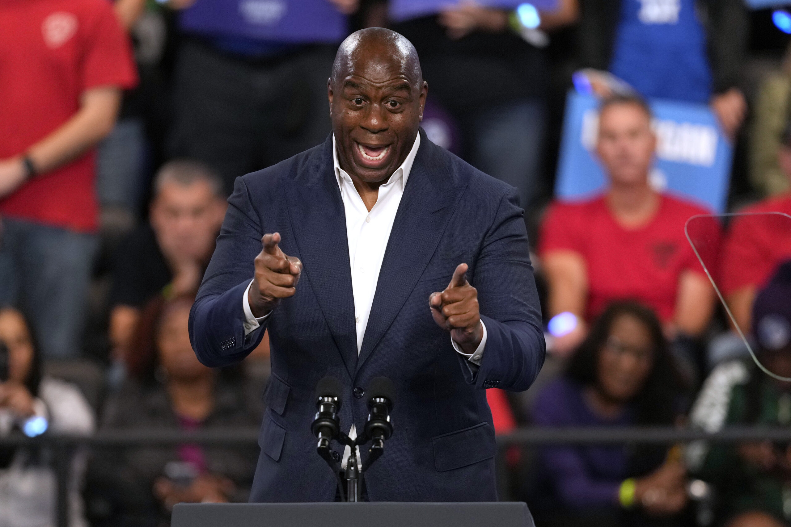 from-michigan,-magic-johnson-asks-african-american-men-to-elect-kamala-harris