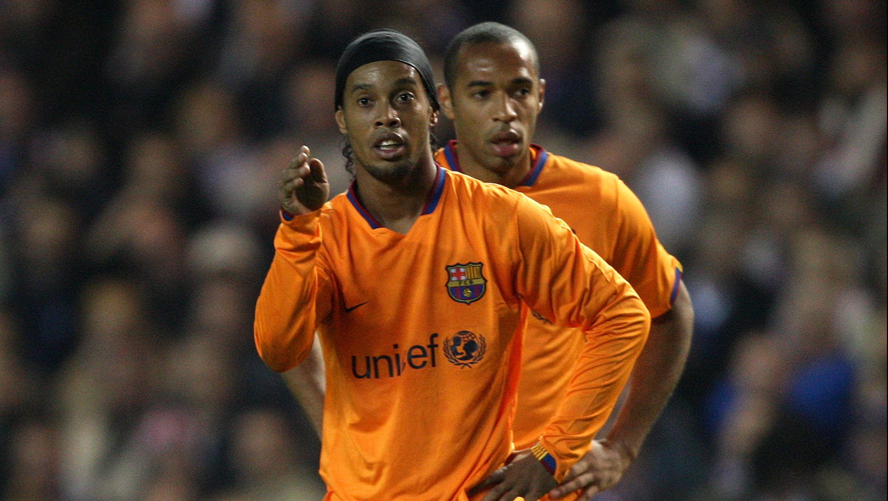 ronaldinho-and-thierry-henry-met-again-at-the-start-of-the-nba-preseason