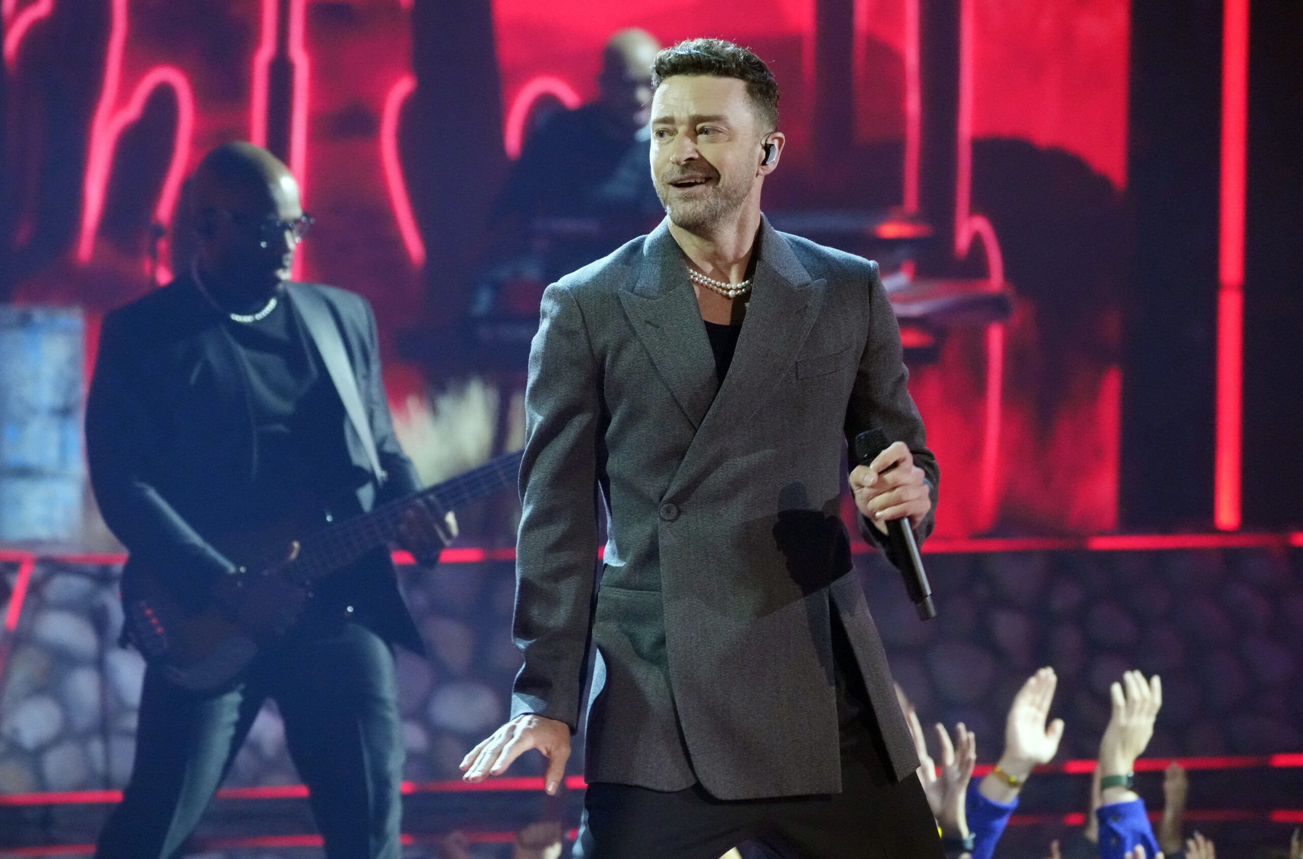 justin-timberlake-postpones-concert-due-to-injury